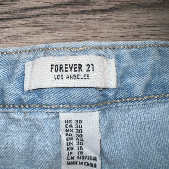 Forever 21 Floral Embroidered Mom Jeans- Size 30 Light Wash - Picture 3 of 6